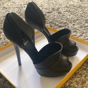 Fendi Designer Black Heels/Pumps NEW